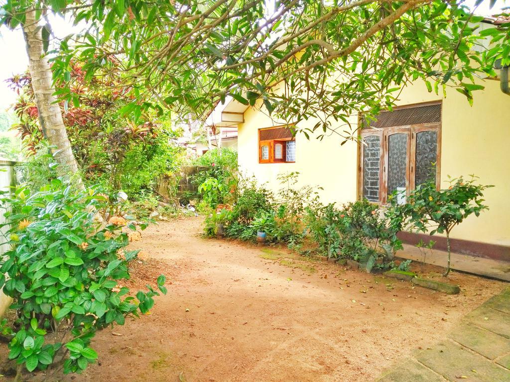 Hikkaduwa Home Stay Exterior photo